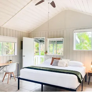 Monstera Bungalow, Spacious, King Bed, Big Kitchen , Keaau United States